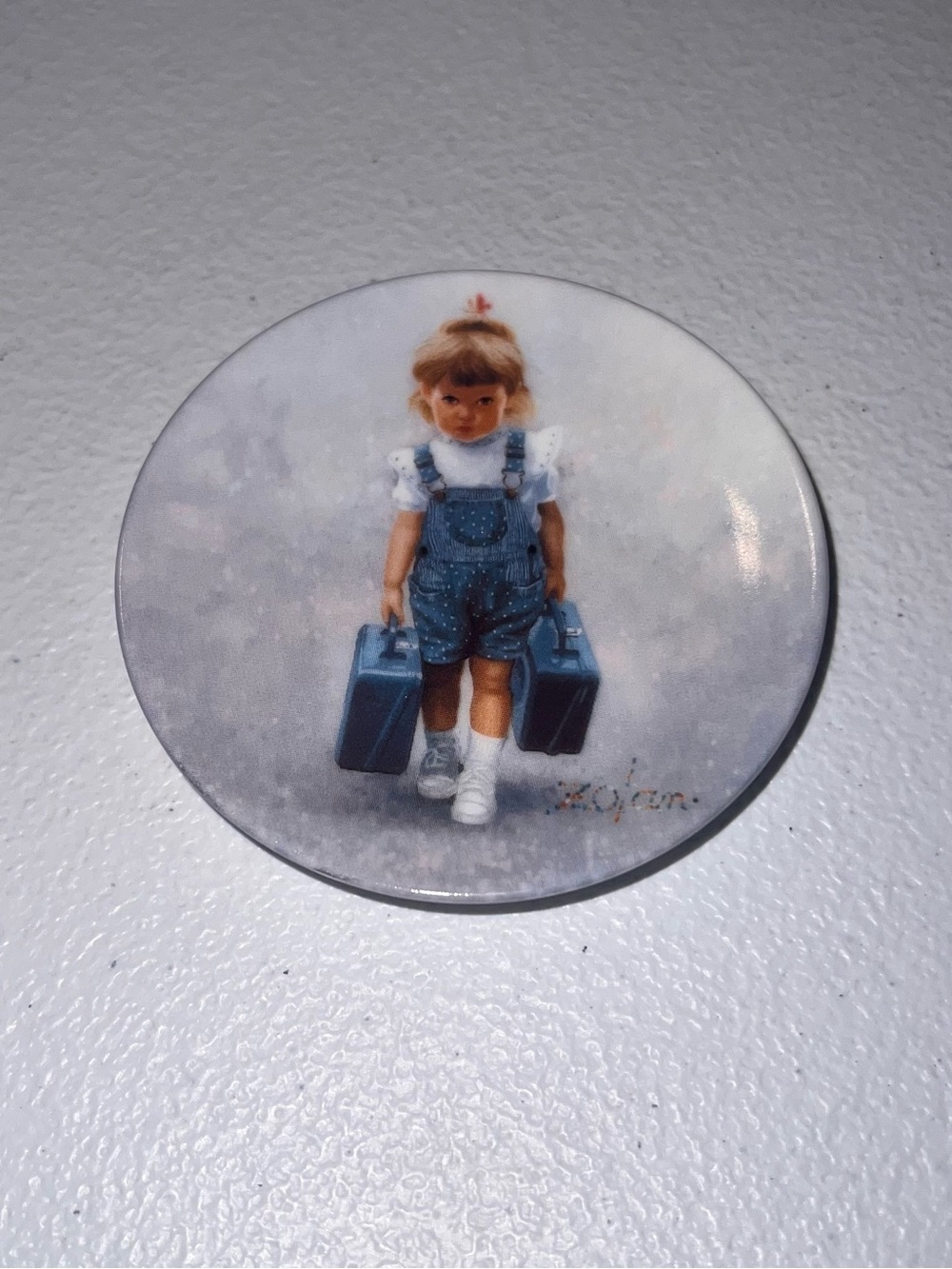 Kids Round Badge Button - Blue Illustration